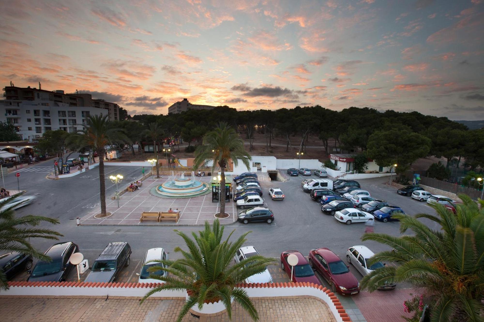 Apartamentos Playa Es Cana Exterior foto